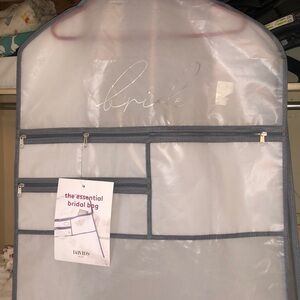 Bridal bag with zipper pockets for essentials! 💍